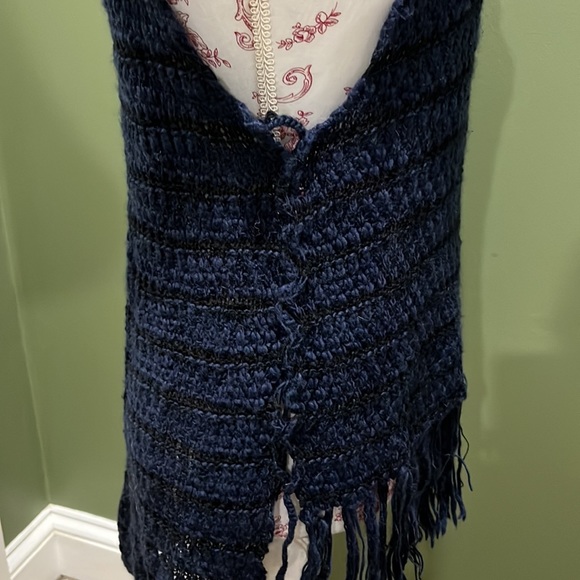 SALE! Bought at Buckle - Navy Blue Cowl Neck Fringe Sweater by Gimmicks - Small - Picture 4 of 15